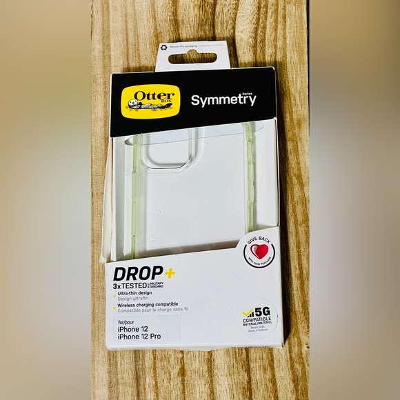 OtterBox- i12/12pro - Symmetry Series - Clear+slim+wireless charging compatible - Picture 1 of 2